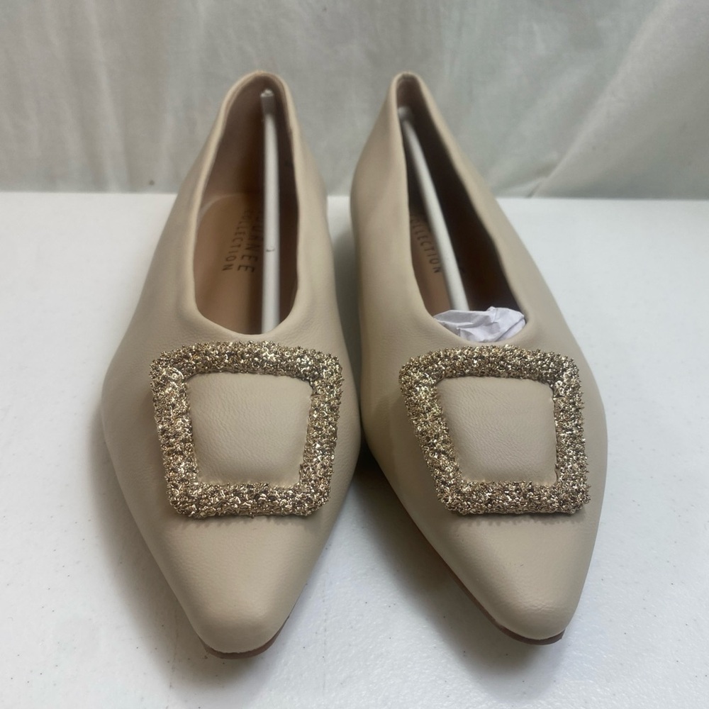 New Women’s Journey Collection Beige Elowen Flats With Gold Buckle Sz 7